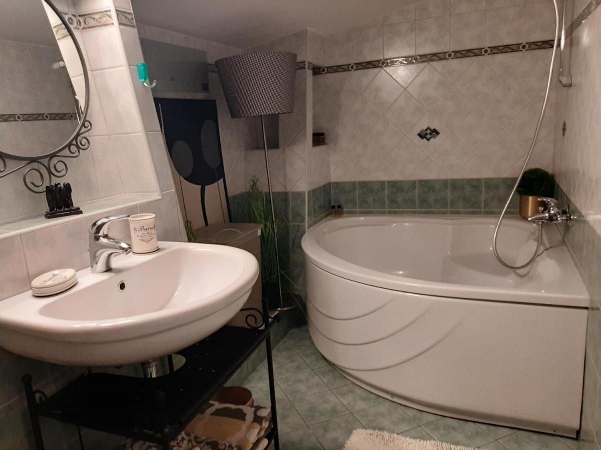 Arena Design Apartments With Free Private Parking And With A Terrace Pula Ngoại thất bức ảnh